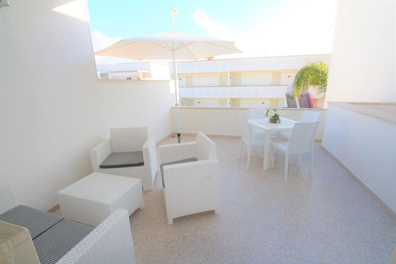 Appartamento A 150 M Dal Mare Climatizzato Con Bellissimo Patio Esterno Torre Pali Εξωτερικό φωτογραφία